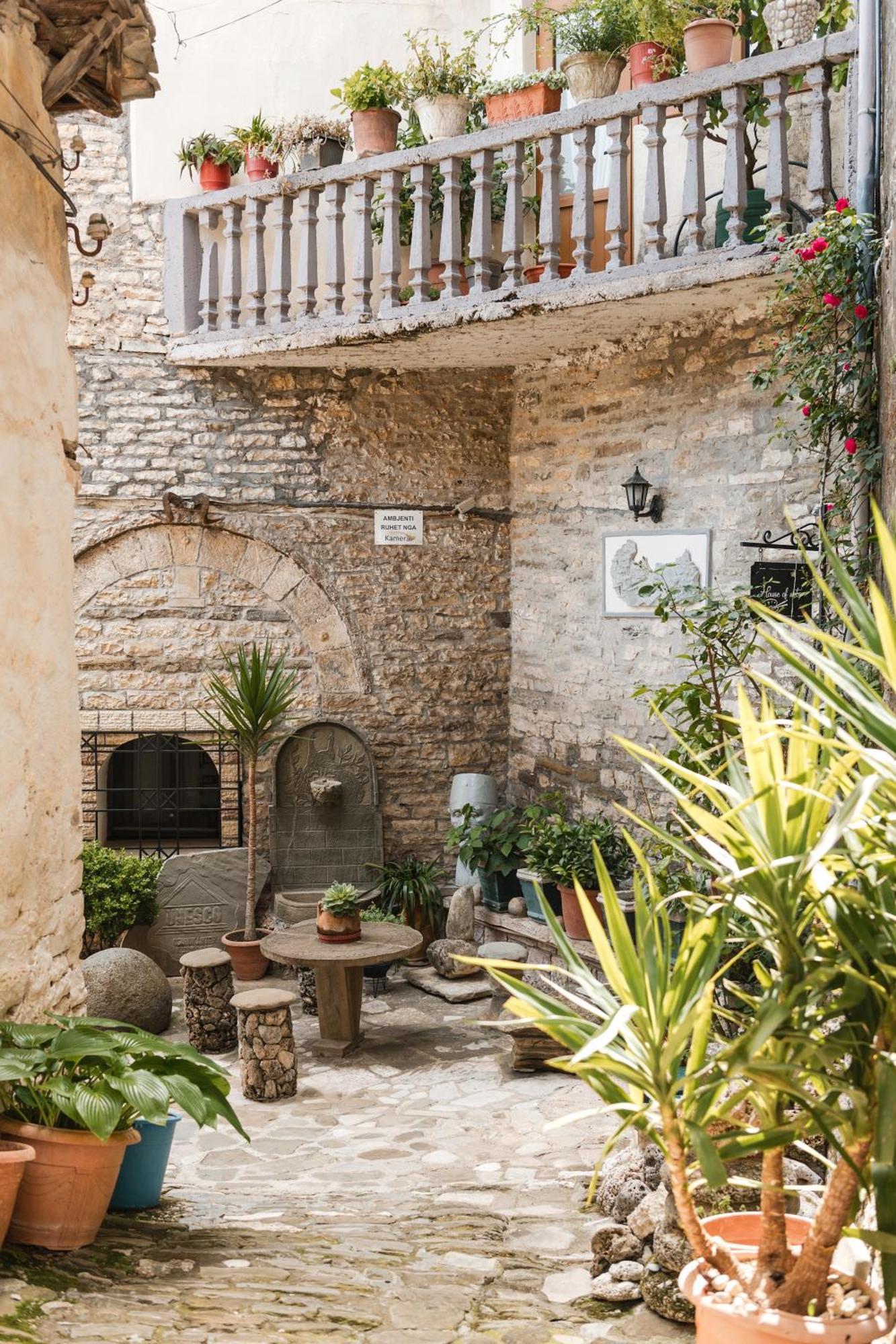 Dam Stone Boutique Hotel Gjirokastër Eksteriør bilde